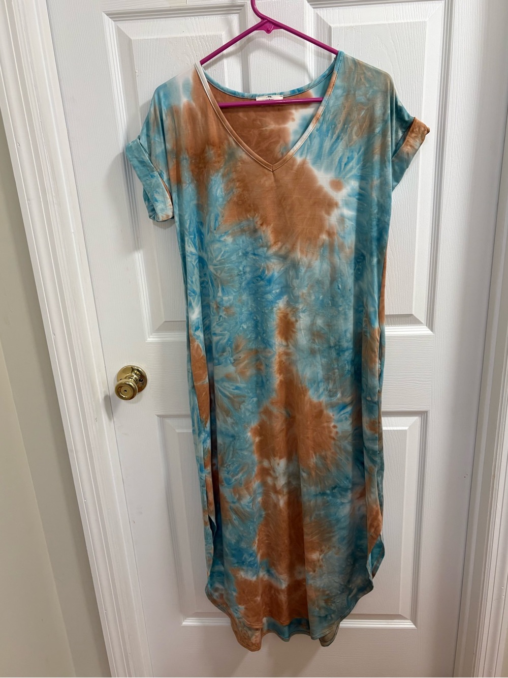 Entro oversized tie-dye maxi dress with a blue and copper color scheme.